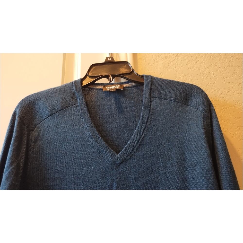 Express Solid Merino Wool V-Neck Men Sweater Casu… - image 3